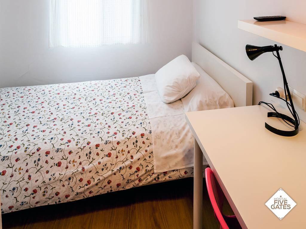 Hostal Five Gates Осуна Экстерьер фото