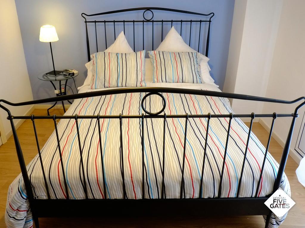 Hostal Five Gates Осуна Экстерьер фото