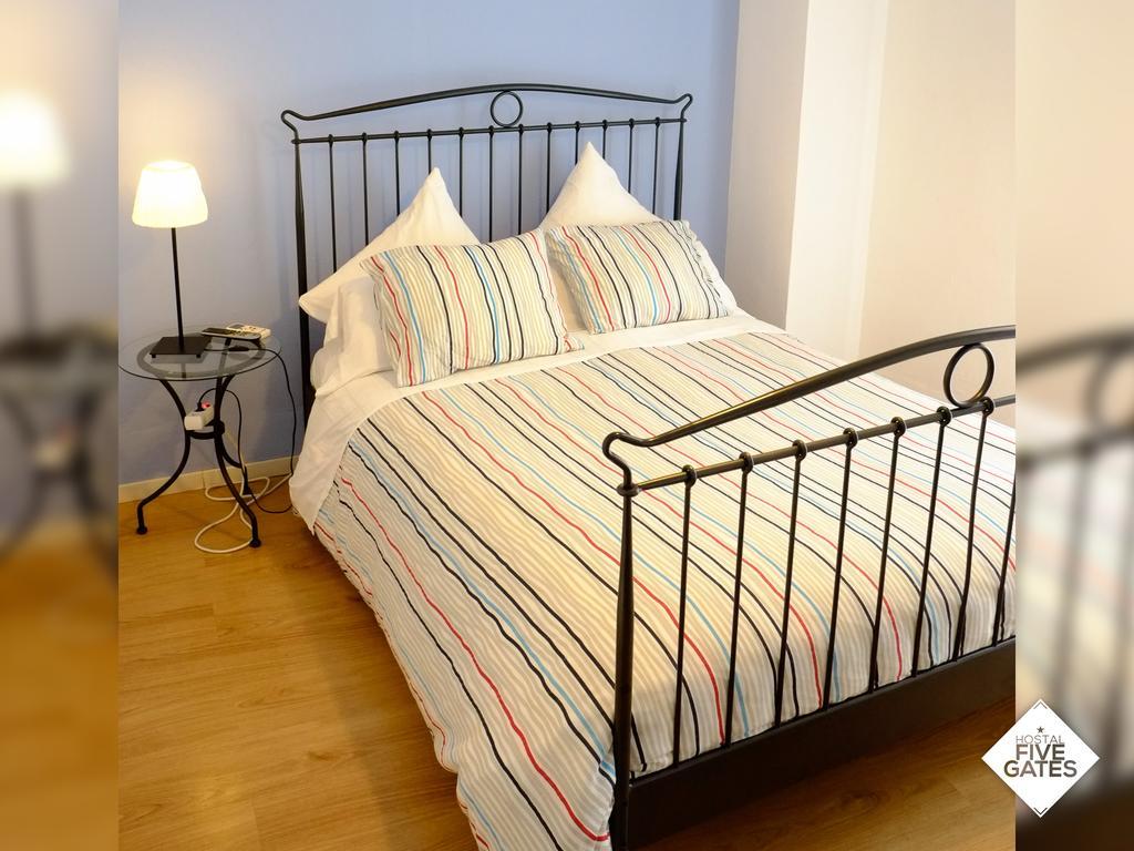 Hostal Five Gates Осуна Экстерьер фото