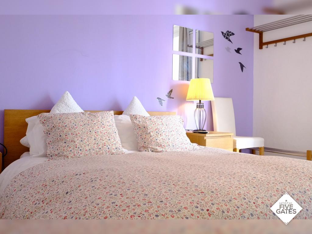 Hostal Five Gates Осуна Экстерьер фото