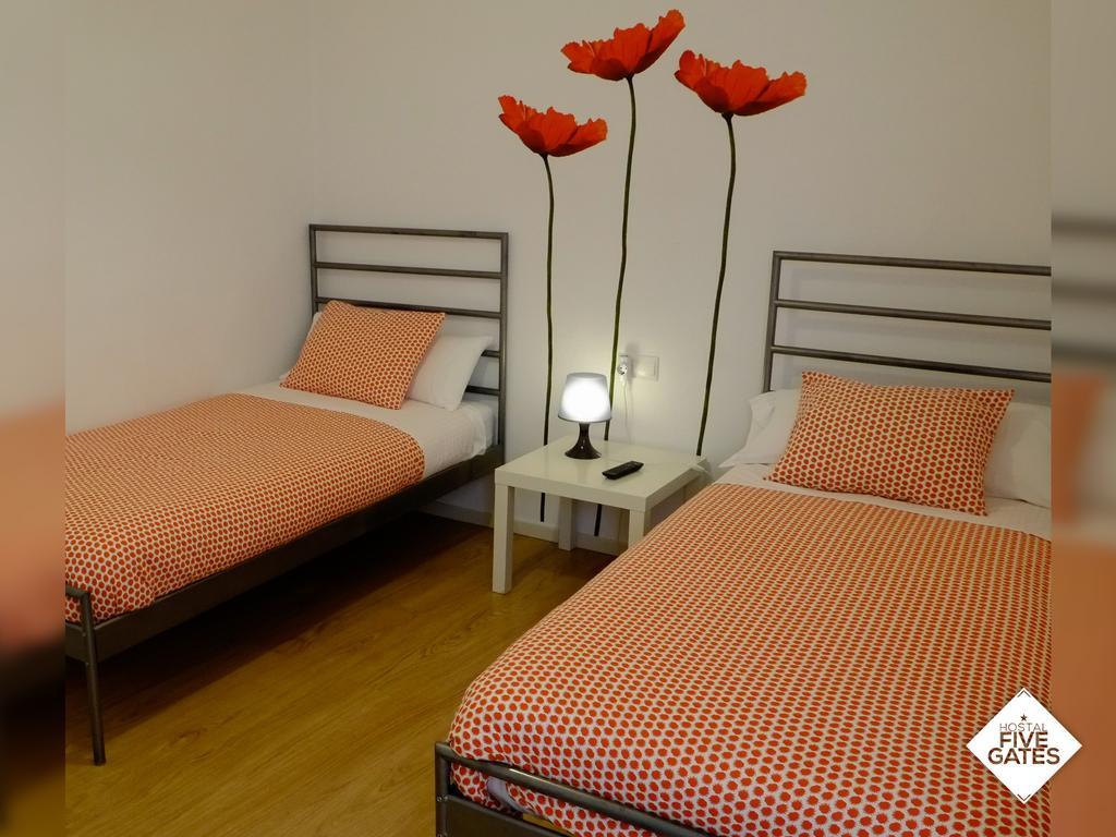 Hostal Five Gates Осуна Экстерьер фото