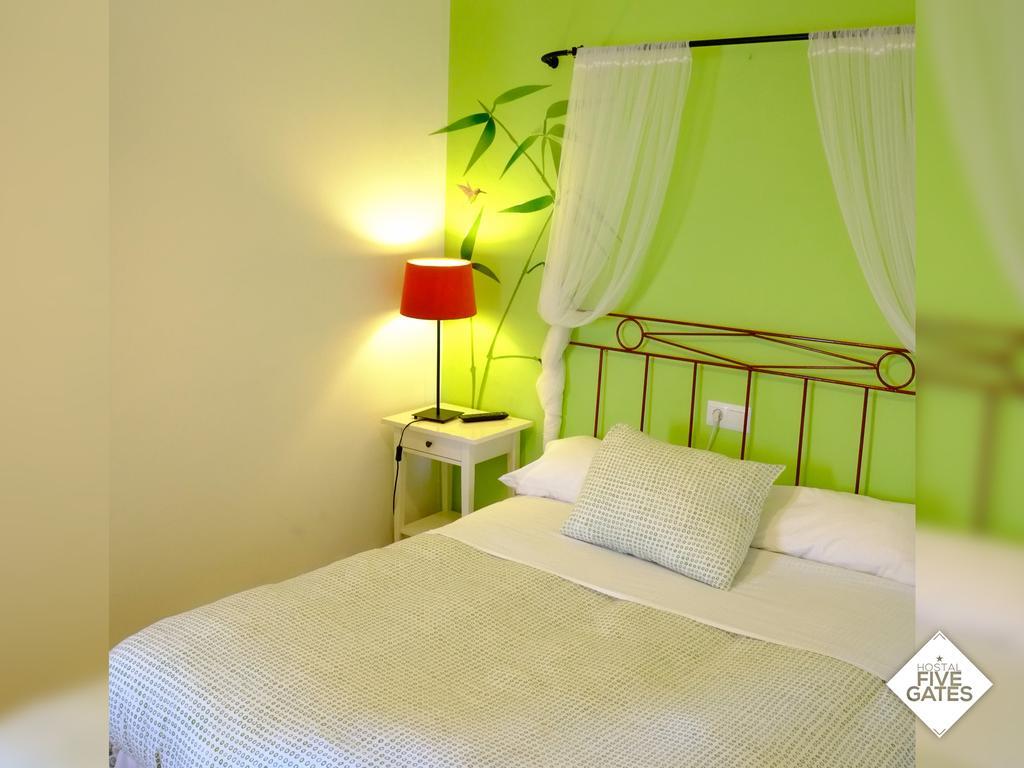 Hostal Five Gates Осуна Экстерьер фото