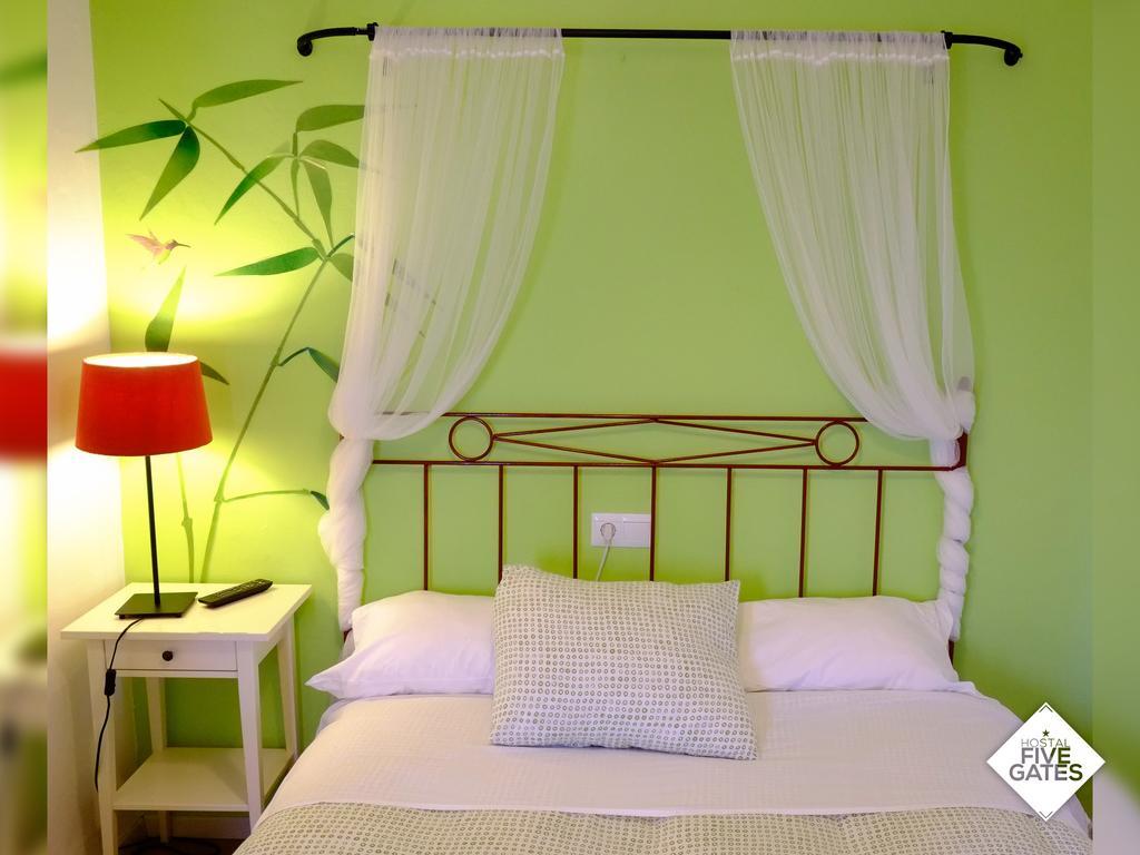 Hostal Five Gates Осуна Экстерьер фото