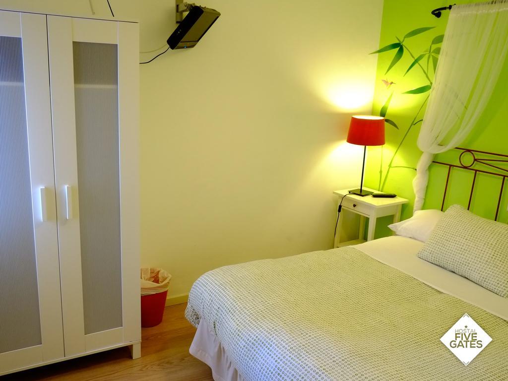 Hostal Five Gates Осуна Экстерьер фото